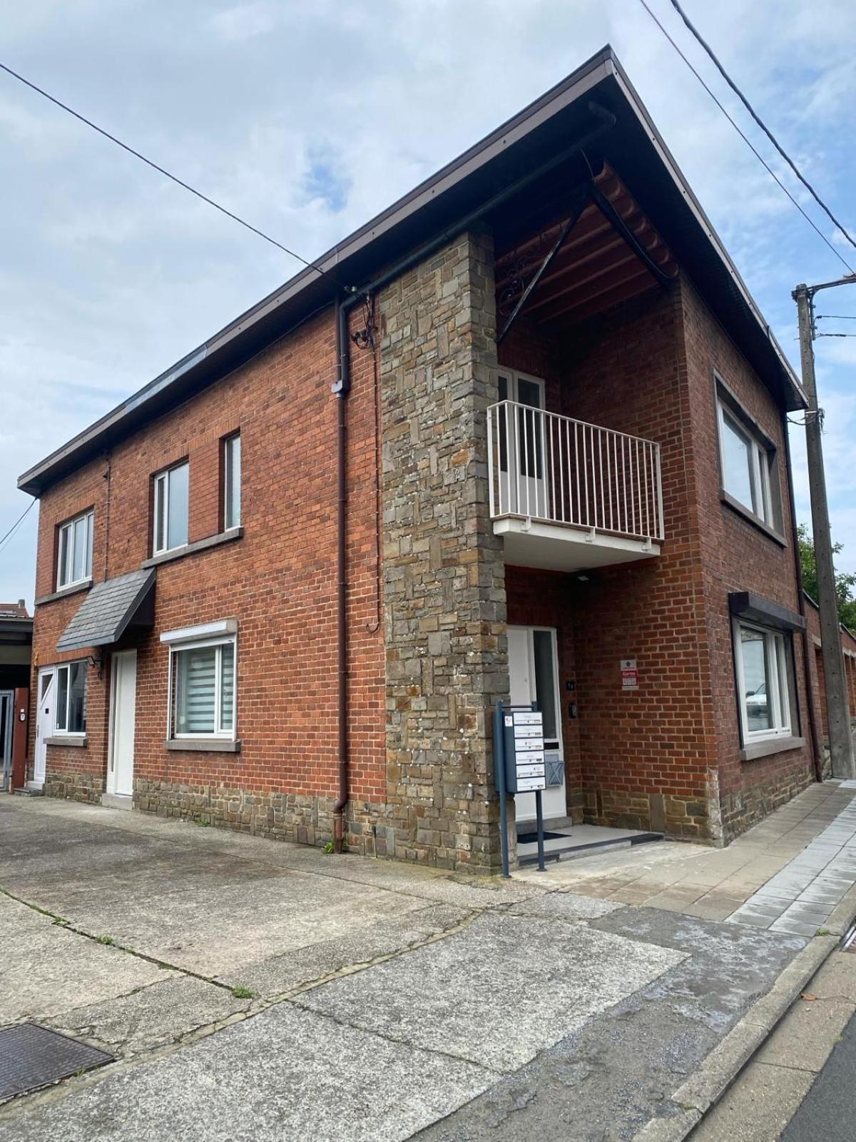 1-E Superbe Appartement Lumineux Charleroi Eksteriør bilde