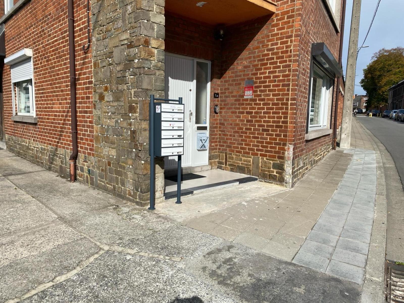 1-E Superbe Appartement Lumineux Charleroi Eksteriør bilde